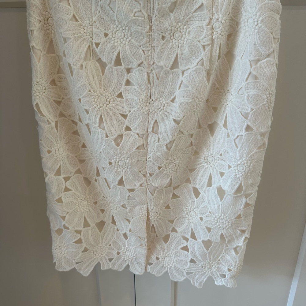 Ann Taylor size 10 Textured flower Skirt in Cream
